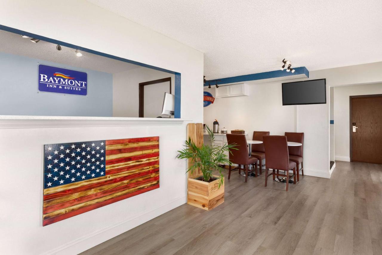 Baymont By Wyndham Hutchinson Exterior foto