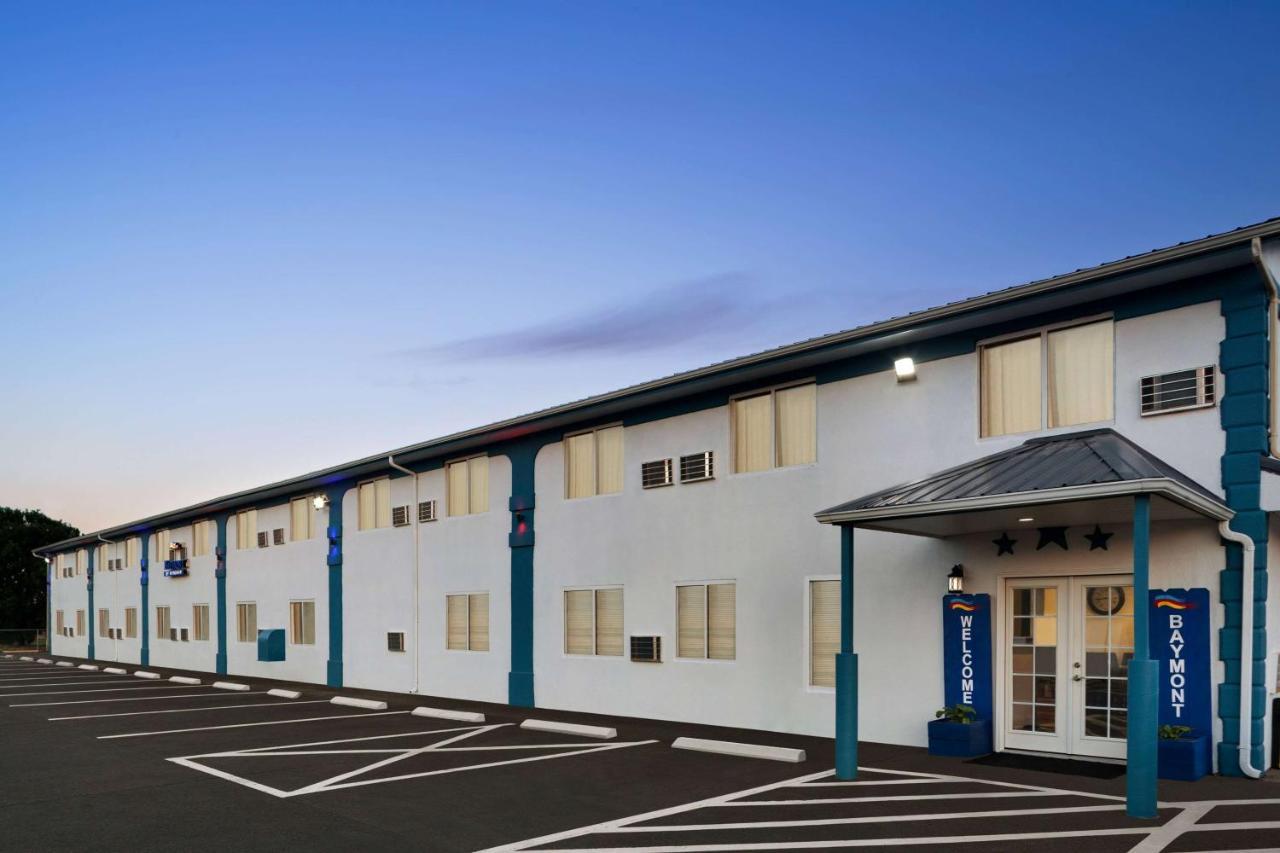 Baymont By Wyndham Hutchinson Exterior foto